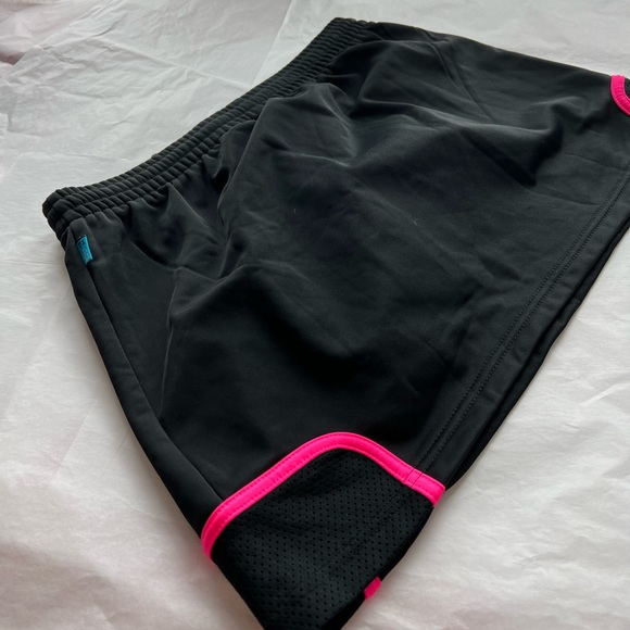 NIKE tennis skirt sz M 13” length EUC black hot pink mesh vents soft lining - Picture 6 of 11